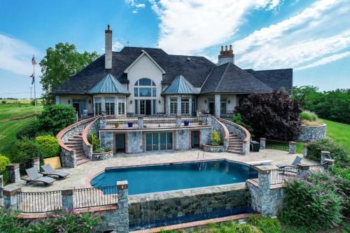Gettysburg Casa | 8 Mi to Dtwn Expansive Estate in Gettysburg!