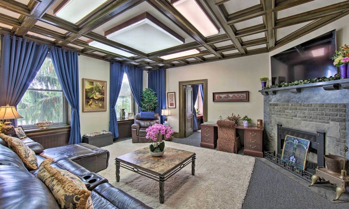 Annville Casa | 8 Mi to Hersheypark: Luxe Manor in Annville
