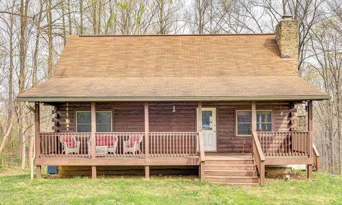 Unionville Cabina | 8 Mi to IU: Cabin w/ Reading Nook, Fire Pit & Yard