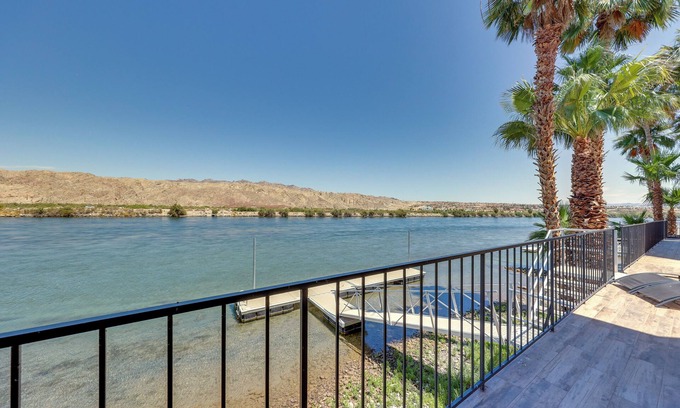 Holiday Shores Casa | 8 Mi to Laughlin Riverwalk: Waterfront Retreat