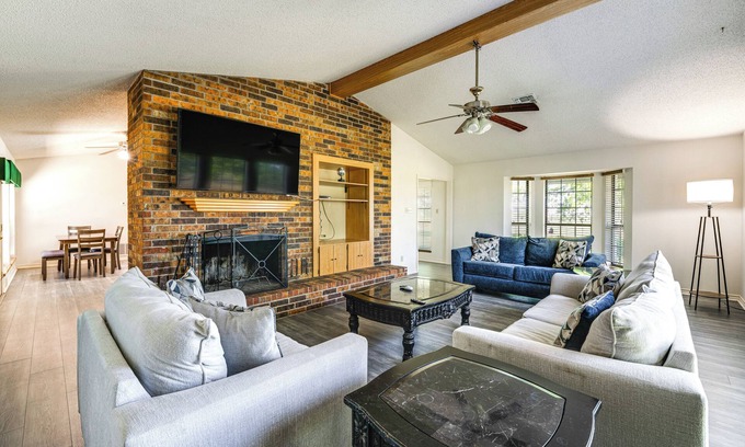 Cross Roads Casa | 8 Mi to Lewisville Lake: Peaceful Countryside Home
