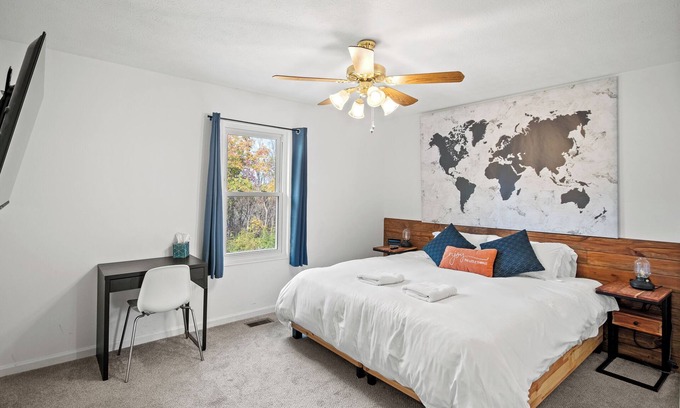 Williamstown Casa | 8 min to Ark, Playroom, Sleeps 12 on Quiet Street