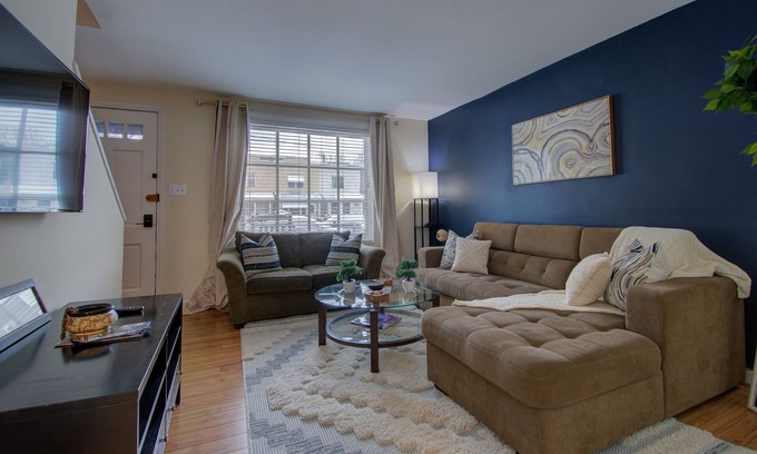 Old Town West Casa | ❃ Cama King ❃ Retiro en Old Town ❃ A 10 min a pie de la estación Braddock ❃