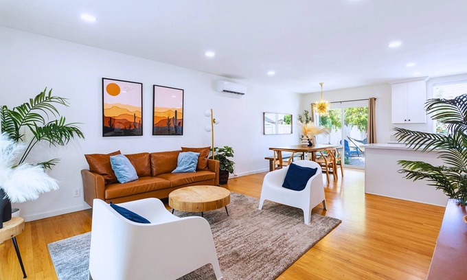 Fullerton Casa | 8 mins to Disney: Parking + Laundry + Playful Backyard