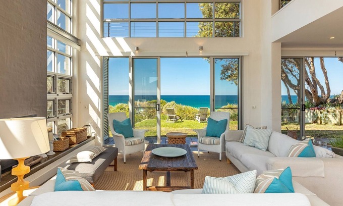 Boomerang Beach Casa | 8 on Coast - Overlooking the turquoise waters of Boomerang Beach