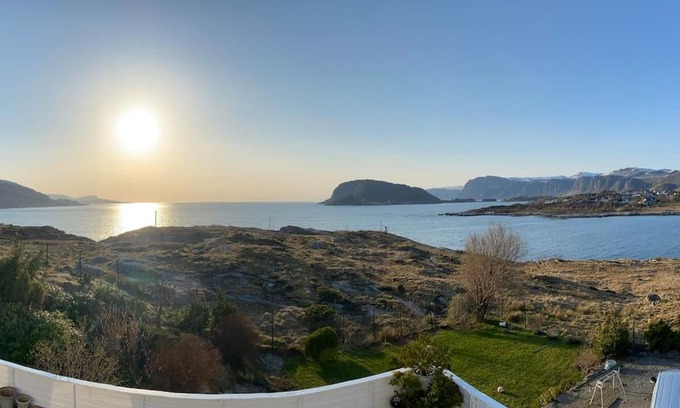 Selje Apartamento | 8 person holiday apartment in beautiful surroundings in Selje