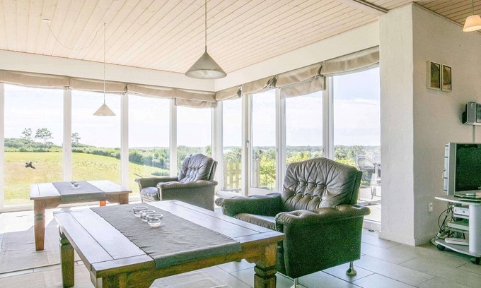 Sundstrup Casa | 8 Person Holiday Home in Skals-by Traum