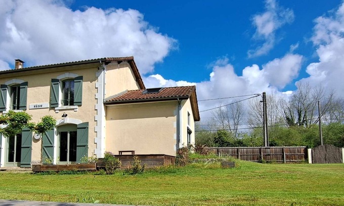 Mezos Casa | Casa de 8 camas con piscina y equipamiento de calidad