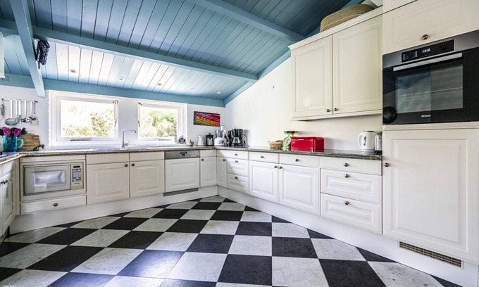 Dishoek Casa | 8 Persons Holiday home in Koudekerke-Dishoek, right on the beach
