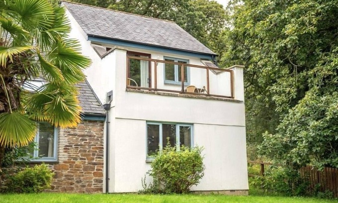 Carnon Downs Cabaña | 8 Villa Gallery - a cottage that sleeps 4 guests in 2 bedrooms