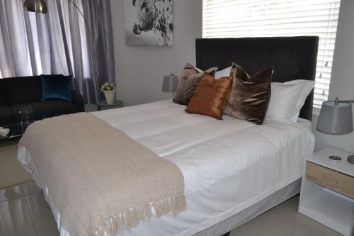 Woodmead Casa | 8 Woodmead Suites