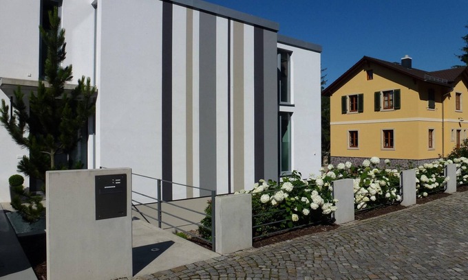 Loschwitz Apartamento | Ambiente espacioso de 80 m2 en Loschwitz, jardín y terraza, desde 66.00 € / N./ estacionamiento gratis
