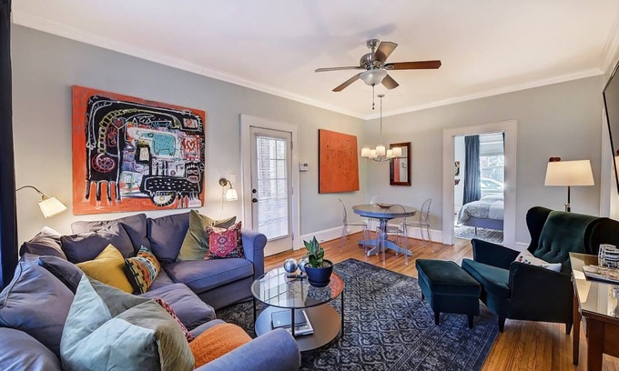 Dilworth Condominio | 800 Magnolia: 3 Units, Chic 6BR w/ Porch