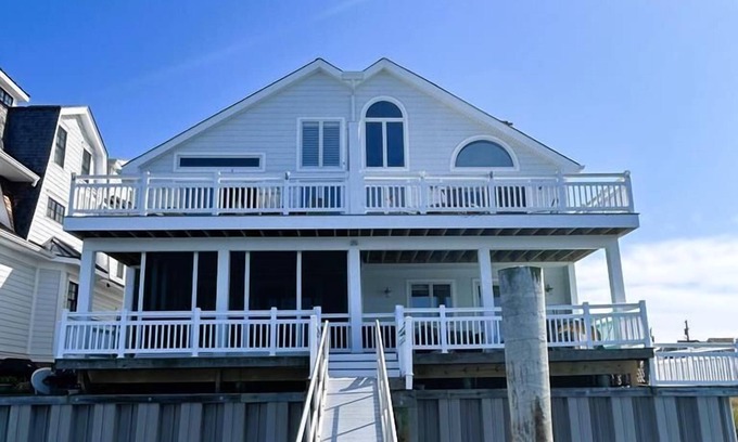 Townsend's Inlet Condominio | 8005 Roberts Avenue North