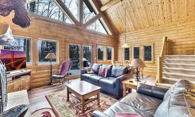Boyne City Casa | 801 Mountain Cabin