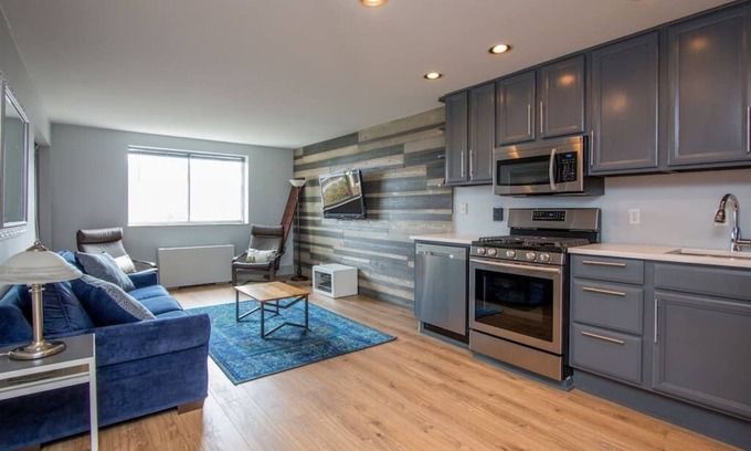 Old Fourth Ward Condominio | 804 Barn Wall, 1 FREE Park, Modern Dt, 300 MB Wifi