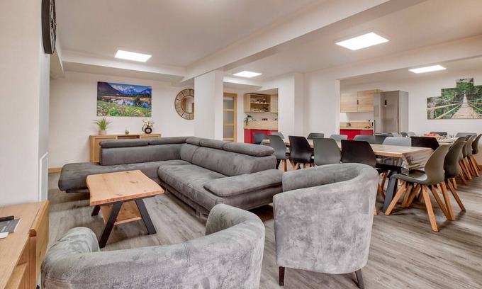 Genos Apartamento | A 80m de las pistas - Piso para 15 personas