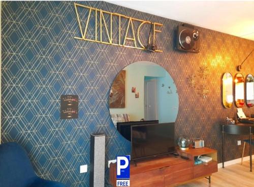 Alhaurín de la Torre Apartamento | 80s Loft ViNTAGE 15' Málaga Airport Free Guest Parking