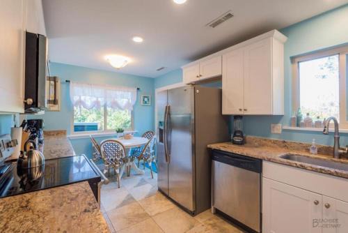 Lawton Woods Casa | 81 Lawton Road