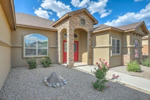 Alamogordo Casa | 817 Shiprock Spacious 5BD 3BATH near Golf Course