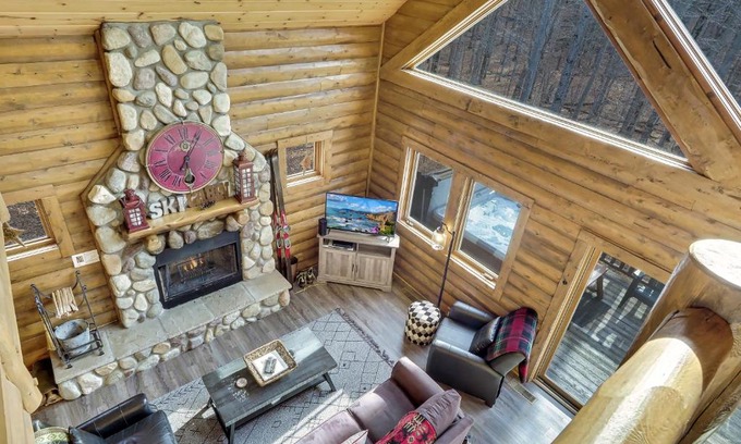 Boyne Falls Casa | 832 Mountain Cabin