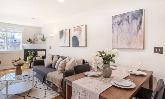 Whittier Heights Casa | 8417 Yina · 3b2.5b House in Ballard/10 mins to Green Lake