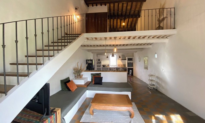 Althen-des-Paluds Apartamento | 84B6 - Loft in charming 18th century farmhouse