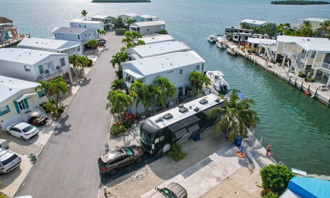 Cudjoe Key Alquiler De RV | 85 Canalfront Empty RV Lot with 35' Seawall