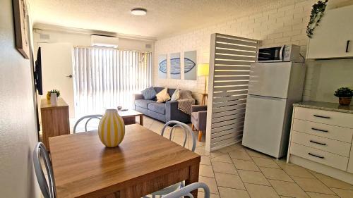 Sawtell Apartamento | 85 on First - Sawtell Apartments