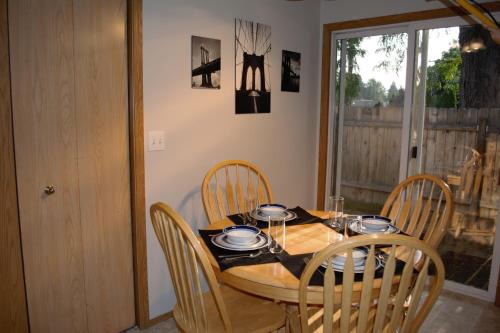 West Bench Apartamento | 8635 Ustick Road Apartment