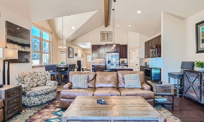 Warrior's Mark Casa | Walk to restaurants, shops, Quicksilver lift! Shuttle. Pet friendly.