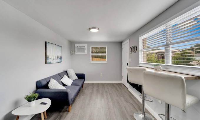 Tampa Apartamento | 8818 Rocky Creek Drive, Unit B