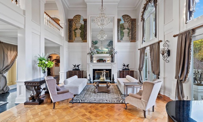 Frankfort Casa | 8BR 8BA Luxury Home, Olympic Sized Pool, 5 Mins to Buffalo Trace