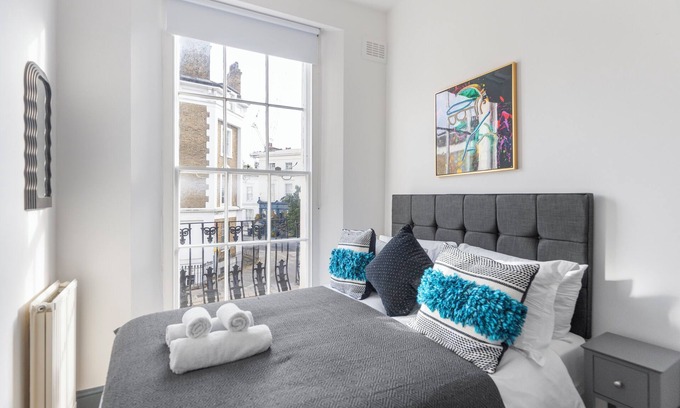 Camden Town with Primrose Hill Casa | 8BR Gem in Prime Location: Perfect for Group Stays
