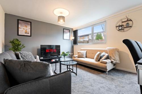 Little Hay Casa | 8Guests-3BR-Parking-FamilyFriendly-NearAirport
