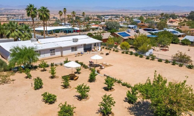 Twentynine Palms Casa | 8min To Joshua Tree National Park . Spa . Firepit . Star Gaze