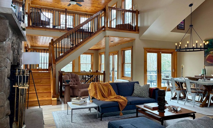 Pond Eddy Cabina | 9-acre Forest Escape w/Roof Deck & Fire Pit