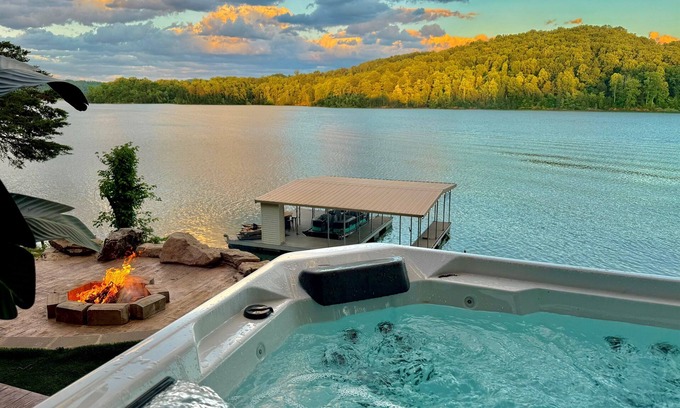 La Follette Cabina | 9 bdrm covered dock, firepit and large bar on water, Baltic hot tub, sleeps 26,
