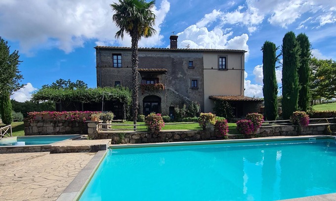 Vitorchiano Casa | 9 Bedroom Private vacation home in Lazio