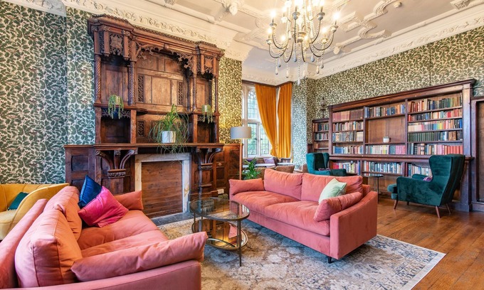 Seend Casa | 9 Bedrooms Grand Manor House Near Bath: Sleeps 26