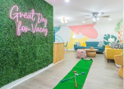 Carter Norwood Casa | 9 Beds Beach Gameroom Cowboy Pool Mini Golf