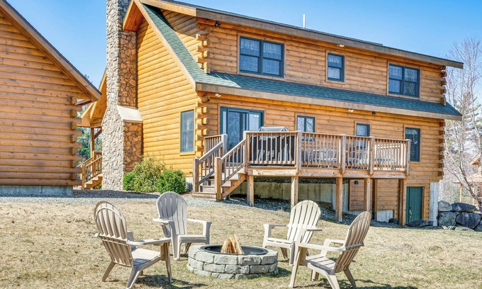 Carroll Cabina | 9 Mi to Bretton Woods: Carroll Log Cabin w/ Deck