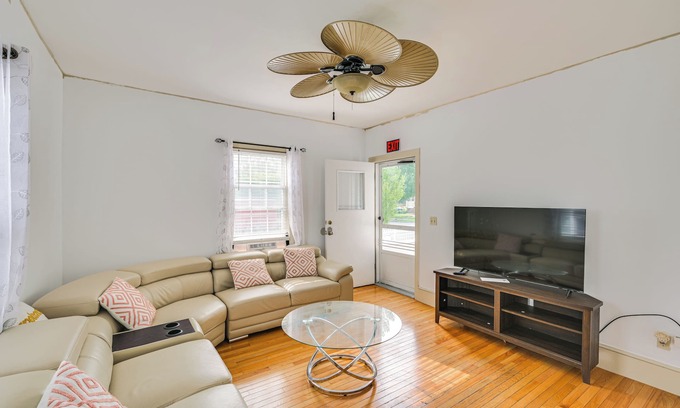 Malden Apartamento | 9 Mi to Dtwn Boston: Cozy Malden Apartment