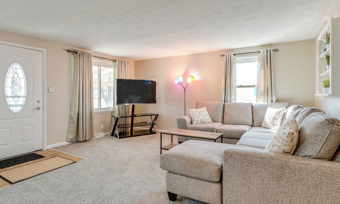 Cheektowaga Casa | 9 Mi to Dtwn Buffalo: Family Escape w/ Fenced Yard