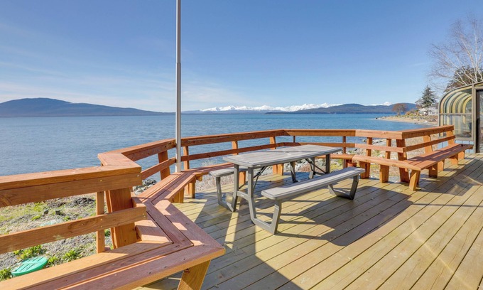 Juneau Casa | 9 Mi to Mendenhall Glacier: Waterfront Juneau Home