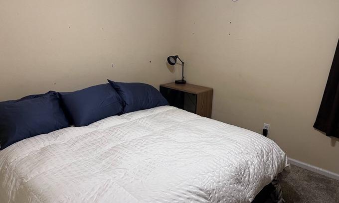 Tallahassee Casa | 9 Miles to FAMU & 7 Miles to FSU; Convenient/Safe Neighborhood. Backyard fenced.
