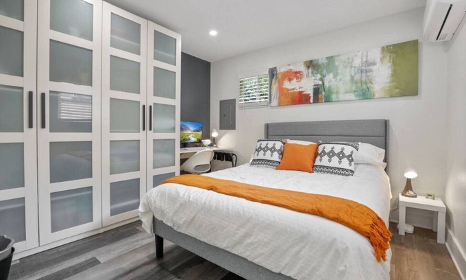 Near East Columbus Casa | 9 Min to Short North | Convenient & Cozy | Unit B
