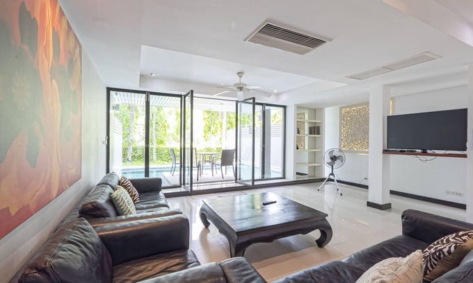 Kathu Villa | Villa en 3 plantas, piscina privada, a 10 minutos de la playa de Patong, tiendas y vida nocturna.