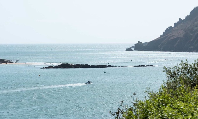 Salcombe Cabaña | 9 Poundstone Court - an apartment that sleeps 6 guests in 3 bedrooms