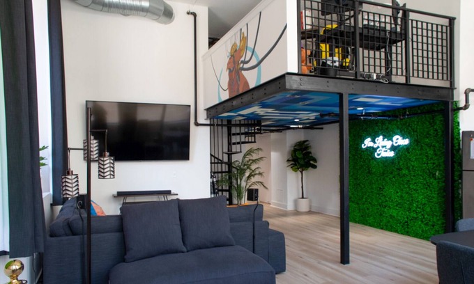 Downtown Baltimore Condominio | 90 DAY MINIMUM STAY - Spacious Cyberpunk Themed Downtown Loft